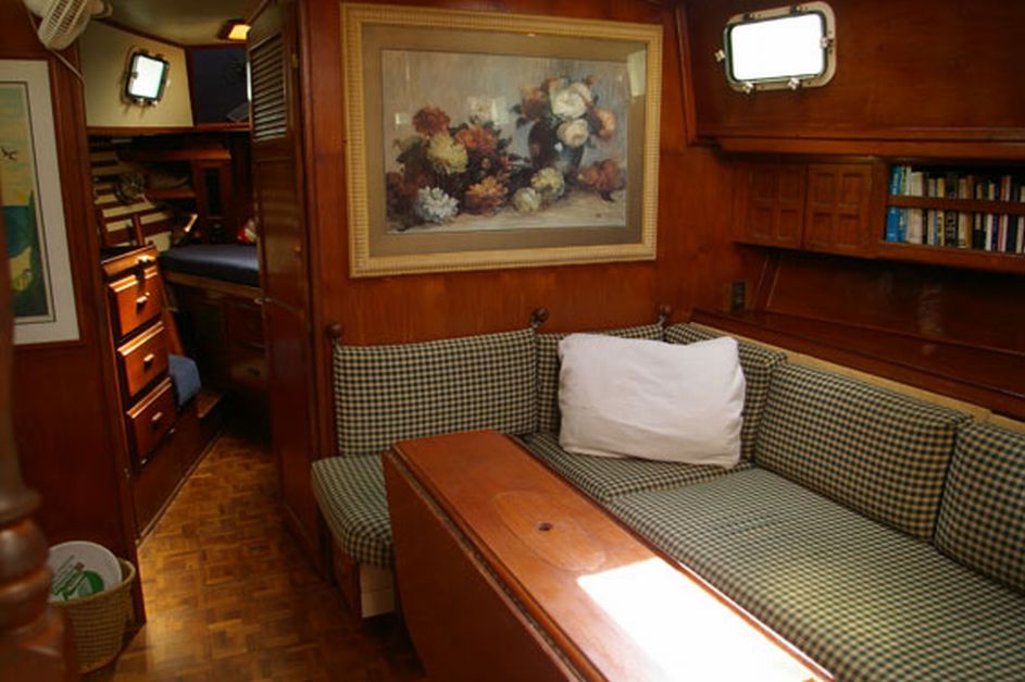 Endeavour 43 gallery image with filename: endeavour43-saloon.jpg