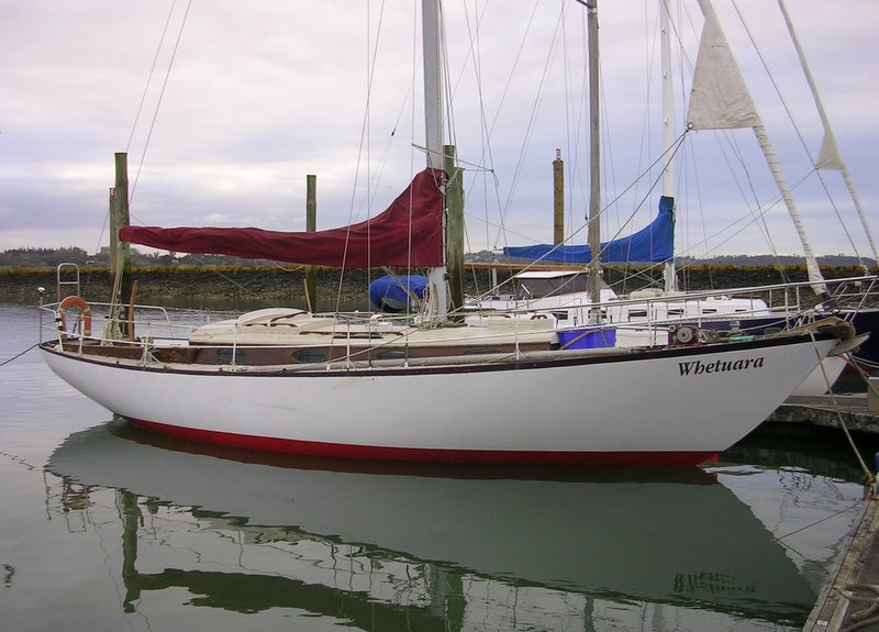 Francis Kinney Pipedream 37 gallery image with filename: franciskinneypipedream37-whetuara-dockedstarboard.jpg