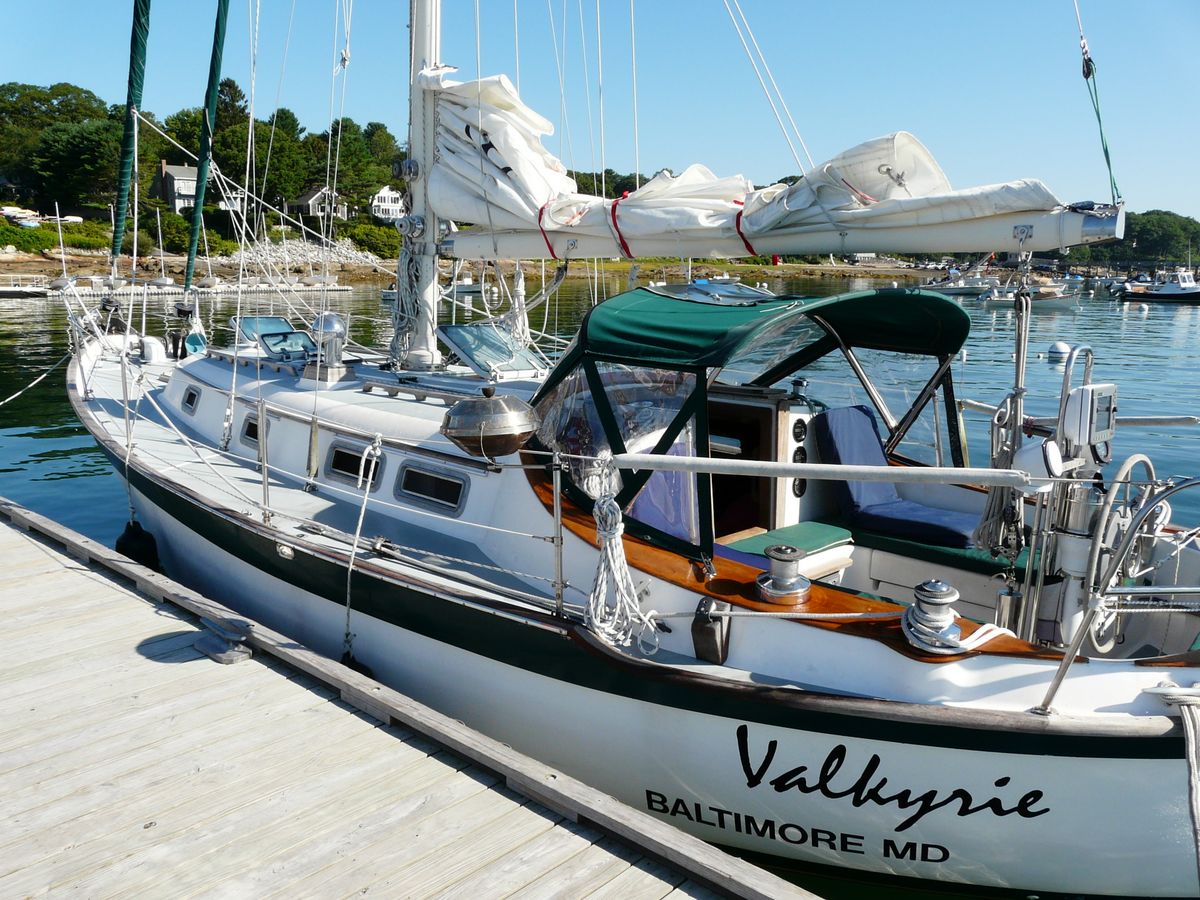 Southern Cross 35 gallery image with filename: southerncross35-valkyrie-docksideaft.jpg