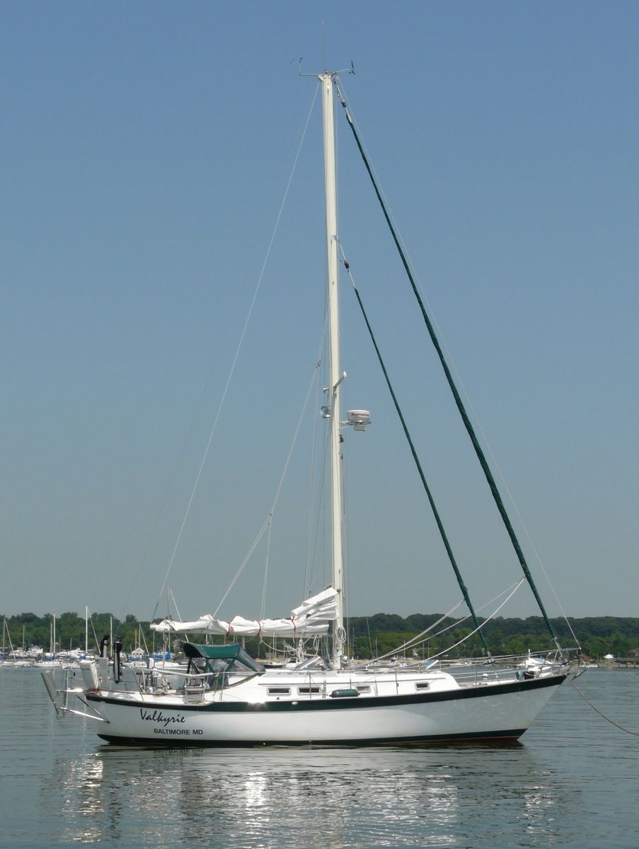 Southern Cross 35 gallery image with filename: southerncross35-valkyrie-moored.jpg