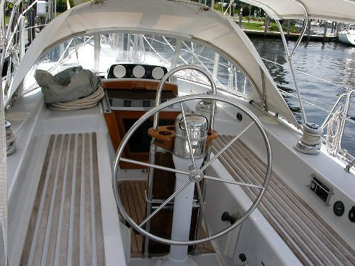 Stevens Hylas 47 gallery image with filename: stevenshylas47-cockpit.jpg