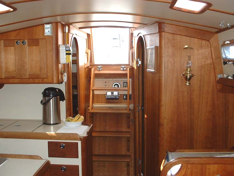 Valiant 39 gallery image with filename: valiant39-oceanexplorer-companionway.jpg