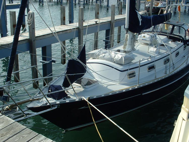 Valiant 39 gallery image with filename: valiant39-oceanexplorer-foredeck.jpg
