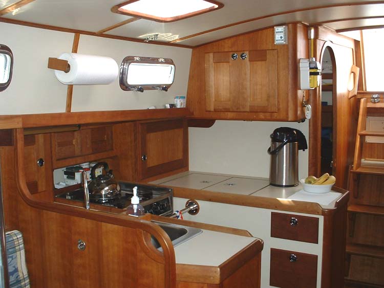 Valiant 39 gallery image with filename: valiant39-oceanexplorer-galley.jpg