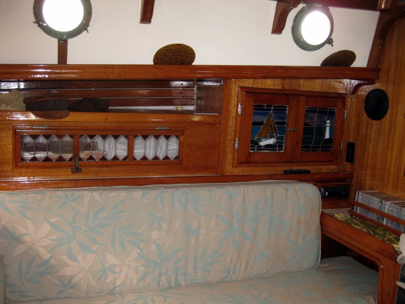 Westsail 32 gallery image with filename: westsail32-patience-portside-saloon.jpg